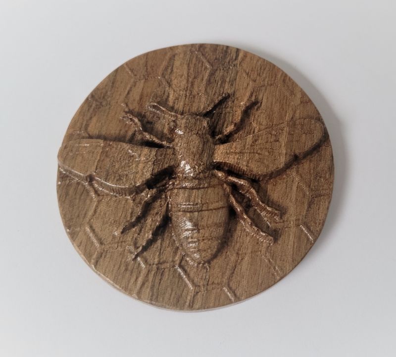 Magnet mit Biene – Walnussholz