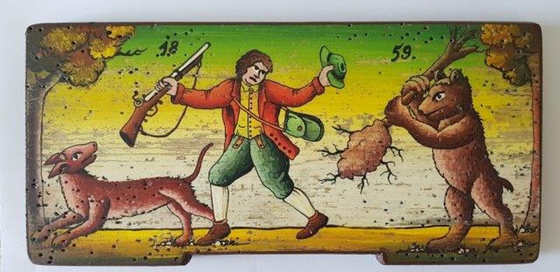 Bemalte Bienenstockstirnbretter - Ein Bär jagt den Jäger
